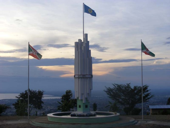 Burundi travel blog Bujumbura city tour Burundi travel blog Bujumbura city tour Monument de l'Unite