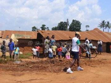 The Kampala Jinja relay took the Hash through villages and sugar cane plantations De Prince tries to keep a low profile on the Kampala Jinja relay. Uganda travel blog