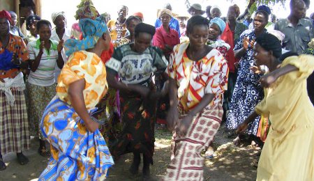Kikarara community dance thank you to UCF. Diary of a Muzungu