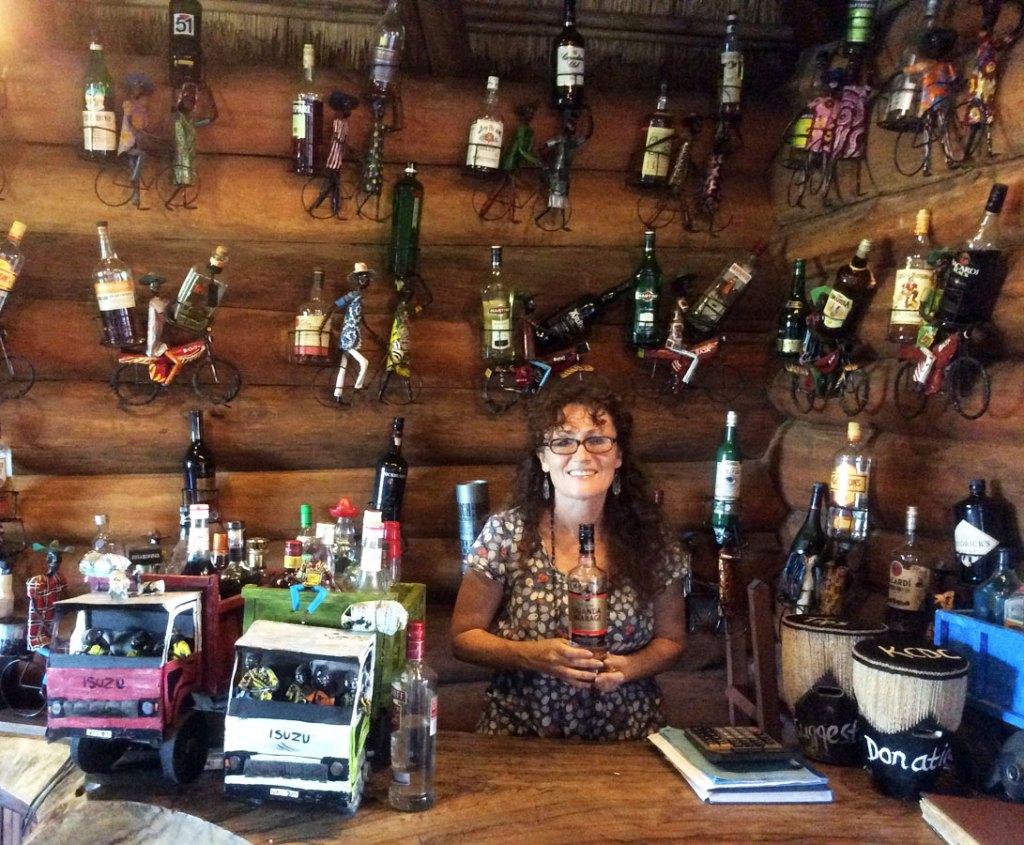 kyaninga-lodge-fort-portal-bar-uganda-waragi