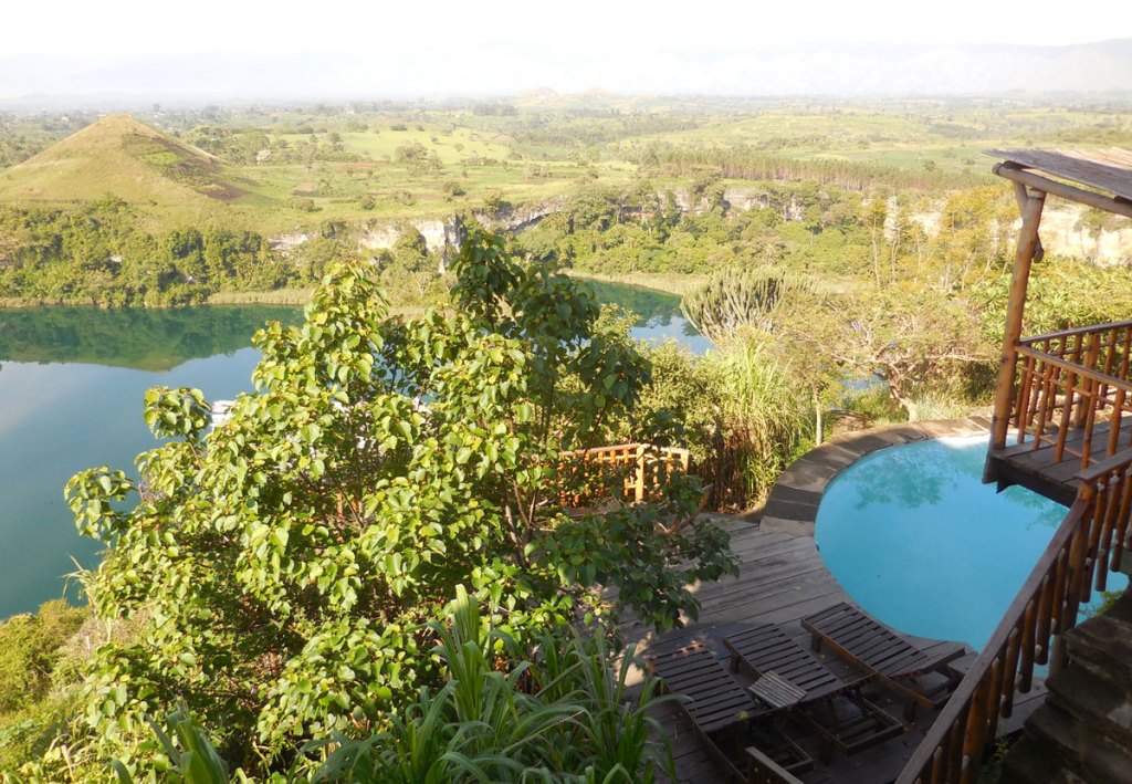 swimming-pool-crater-lake-kyaninga-lodge-near-fort-portal